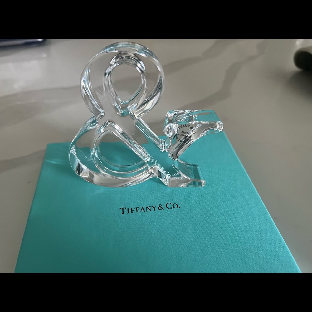 Brand New Clear Crystal Tiffany’s Ampersand Paperweight
